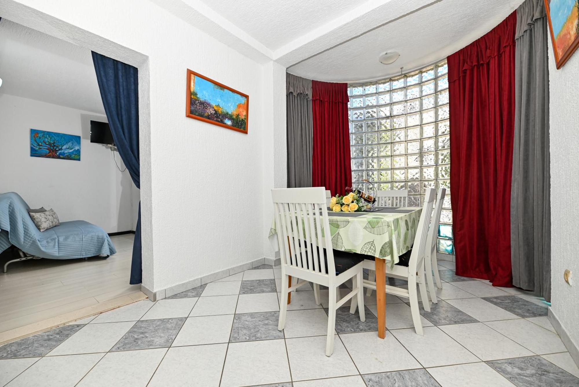 Maric Apartment *